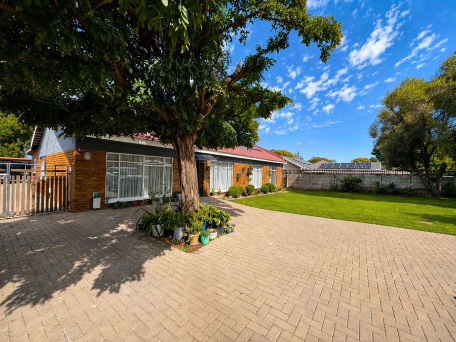 3 Bedroom Property for Sale in Langenhovenpark Free State